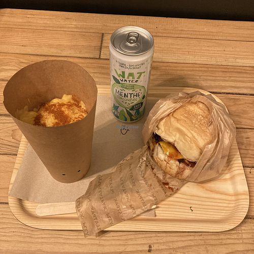 Paprika cheesy fries are a must (burger good but bbq sauce is quite sweet) at Portland in Nantes