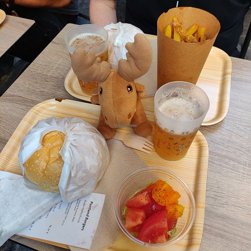 Oslo & tomato salad / Portland & fries / Mr Moose at Portland in Nantes