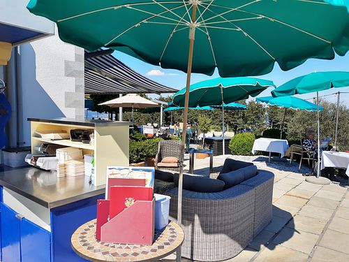 Outdoor seating at Buchenegg in Stallikon