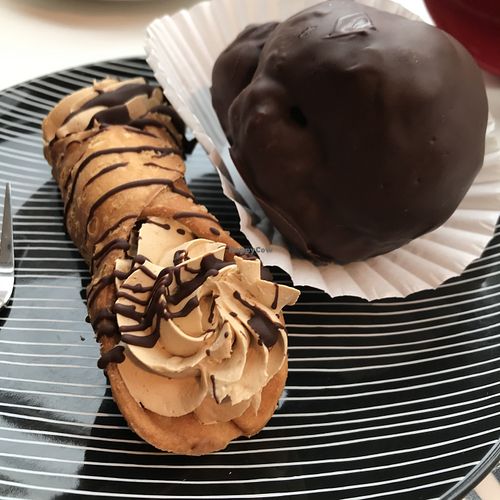 The original Monster bol and hazelnut cake at My Cakes in Rotterdam