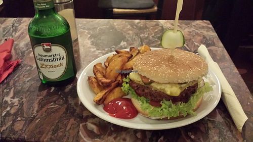Vegan Burger and Fries at Signor Verde in Cologne