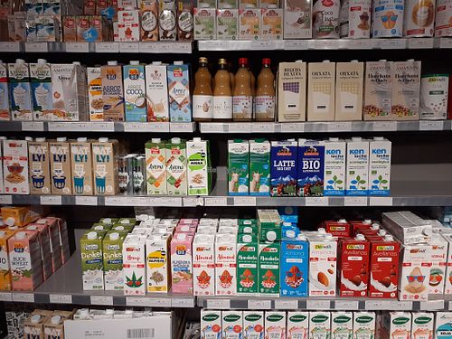 Milks at Sensat Ecobotiga in Valencia