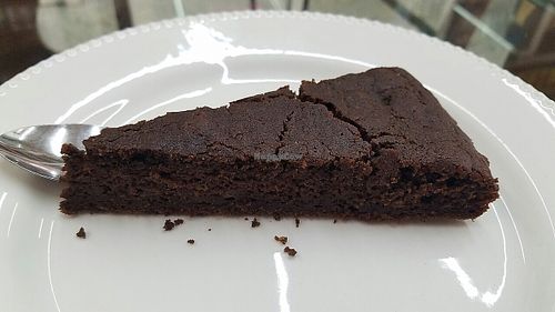 vegan chocolate cake at Girasoles Restaurante Vegetariano in Cartagena
