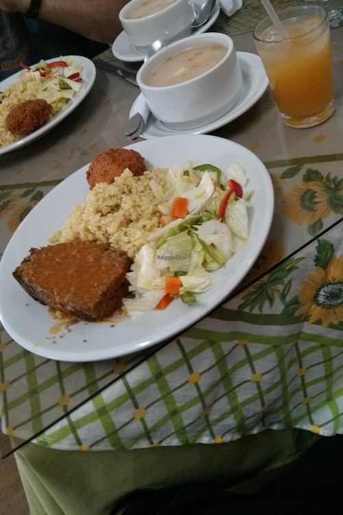 daily lunch plate at Girasoles Restaurante Vegetariano in Cartagena