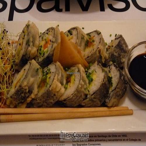 Mixed vegetable sushi in tempura and oriental salad at Espaivisor-Galeria Visor in Valencia