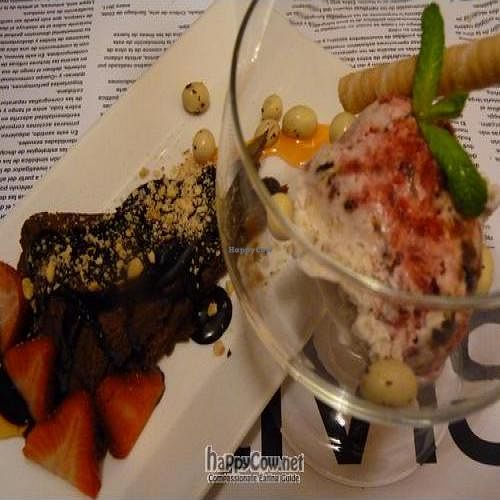 Black pie with hazelnuts & Berries ice-cream at Espaivisor-Galeria Visor in Valencia