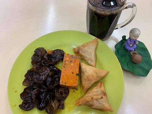 black fungus, otah and samosa
Photo by Mr Henry Lau at Vegetarian Ideas 不荤主义 in Northeast Singapore