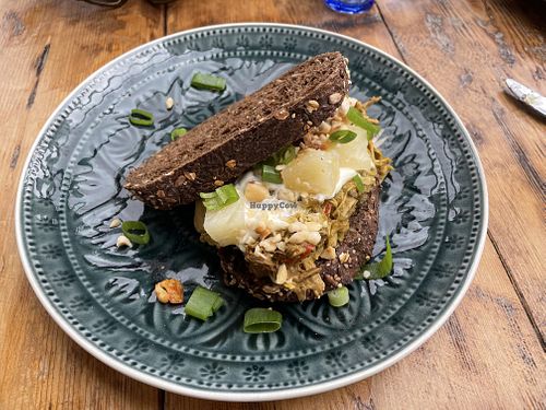 Landbrood pulled jackfruit  at De Marlijn in Schiermonnikoog