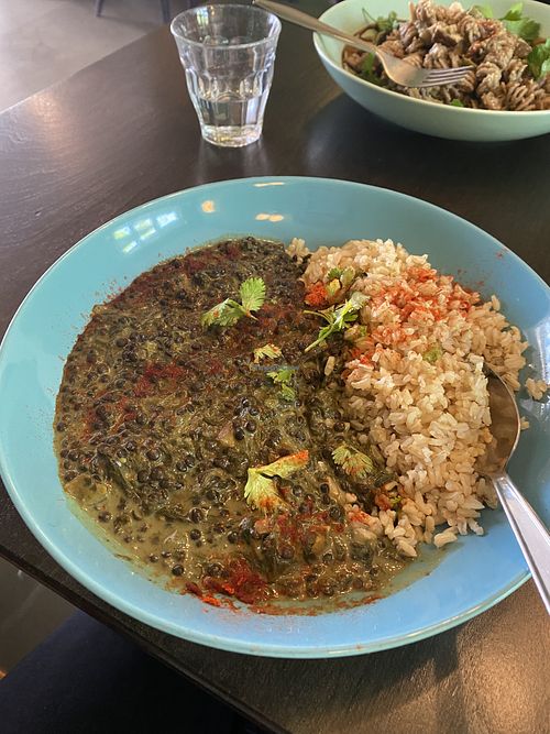 Belugalinsen Curry mit Reis 😍  at Café GUTTUT in Dortmund