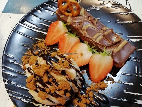 Cheesecake and ice cream at Puti Vegan Cafe in Glasgow