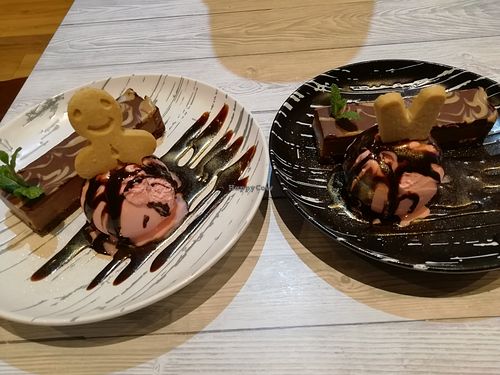 Chocolate cheesecake and strawberry ice cream #Veganuary at Puti Vegan Cafe in Glasgow