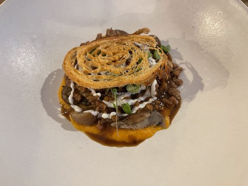 Heura con salsa shitake e lámina de croissant tostado  at Pacífico in Ourense