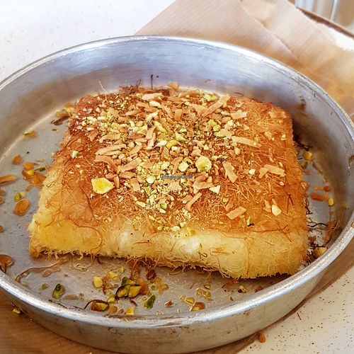 כנאפה טבעונית at Khudari in Tel Aviv