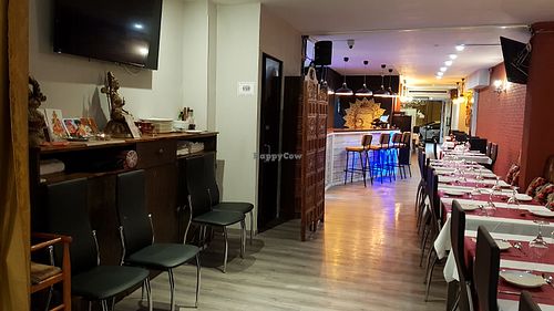    Sri Annapurna 
              Restautant Vegetaria i Vegan
      cuina tipica del Sud i Nord de la India
Ahora estamos en tu barrio a tu servicio,
Si,somos Sri Annapurna Restaura at Sri Annapurna in Barcelona