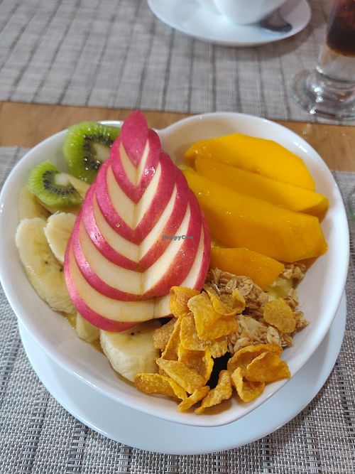 Smoothiebowl (mango - banana - pineapple) at Coconuts in Krabi