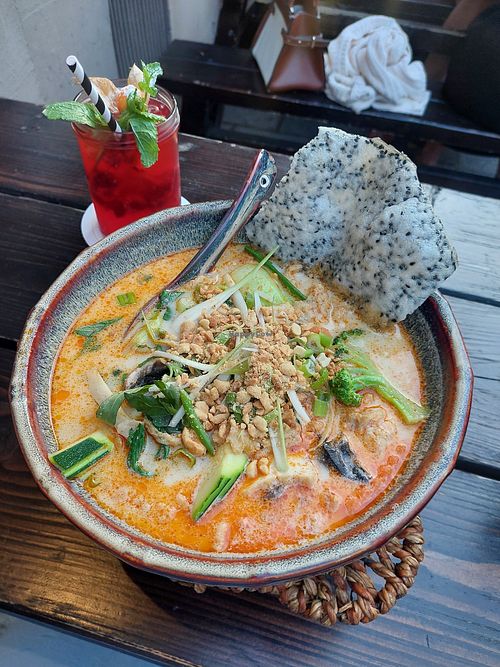 Drink and dish number 31 = a little more than 23 euros at Soy in Munich