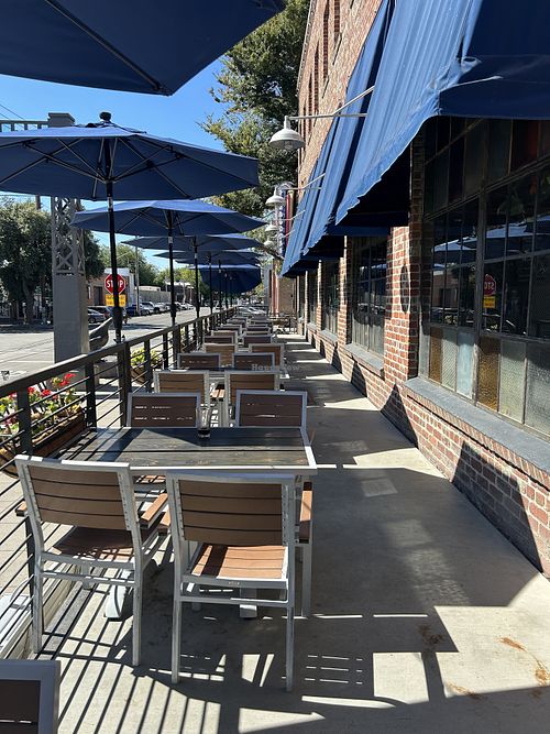 Outside seating   at Fox & Goose Public House in Sacramento