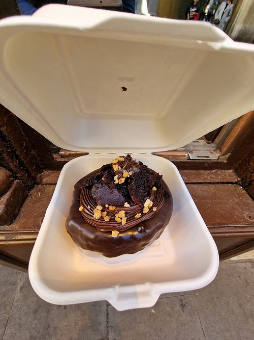 Chocolate bomb donut vegan at Chök in Barcelona