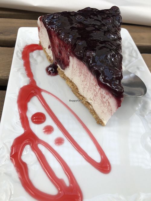 Blueberry pie at Veganitessen in Sevilla