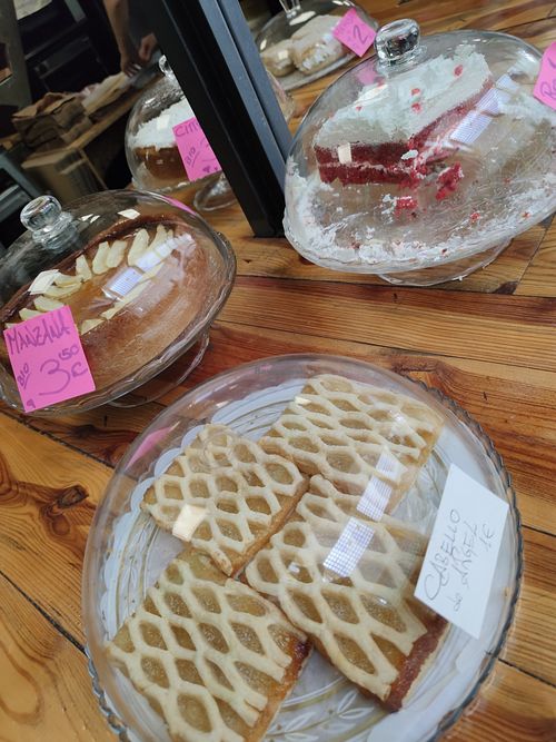 Vegan cakes at Veganitessen in Sevilla