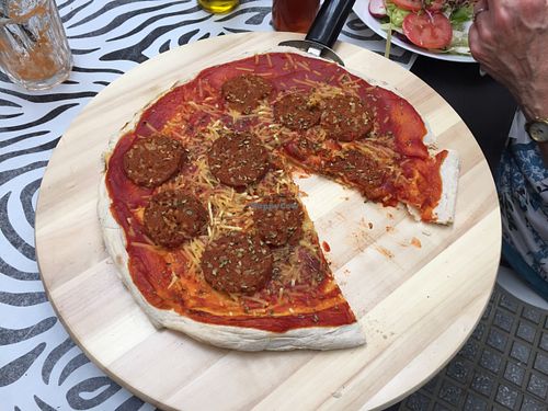 Delish pizza at Veganitessen in Sevilla