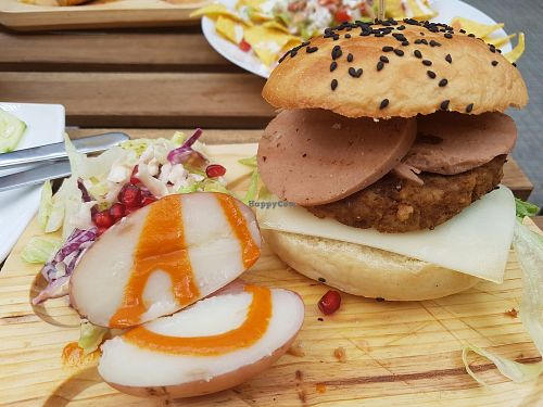 Burger at Veganitessen in Sevilla
