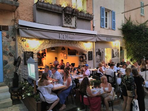 Nice atmosphere at L'Olive in Saint-tropez