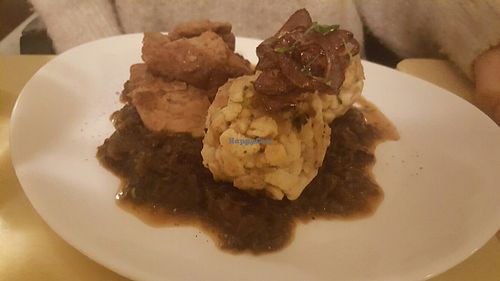 Zwiebelrostbraten mit Knödel vegan at Landia in Vienna