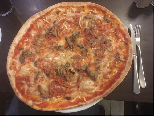 Supercrispy vegan Capricciosa   at Al Forno Cabano in Bandhagen