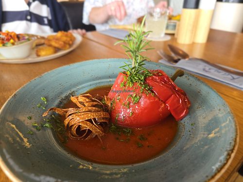 Gefüllte Paprika mit Tomatensauce (vegan) at Kamp's Bistro Lounge Bar in Cuxhaven