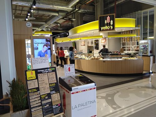 Store front at Yello's in Paris