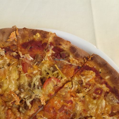 jalepeno pizza  at Napfényes Restaurant & Confectionery in Budapest