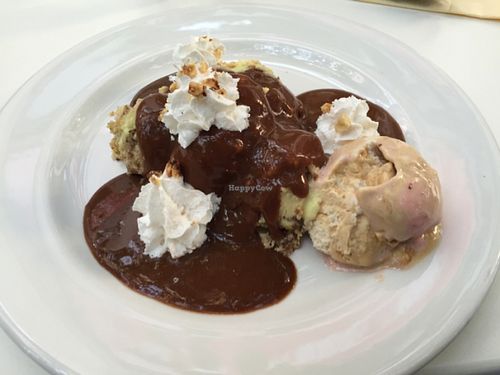 Sponge cake with toffee ice cream at Napfényes Restaurant & Confectionery in Budapest