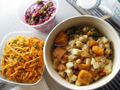 Carrot salad, Vegetable stew, muesli (all vegan) at EXKi - Keyserlei in Antwerpen