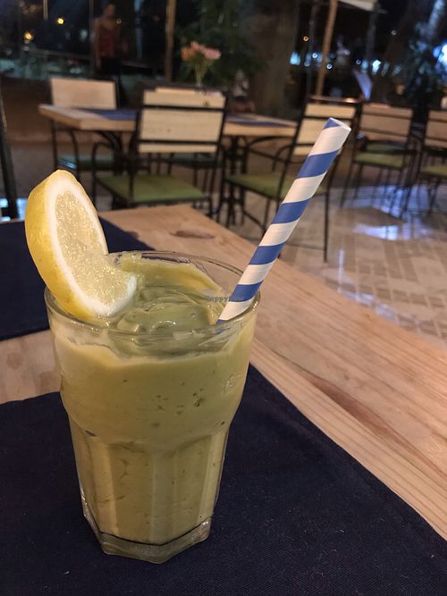 Papagaio smoothie (avocado) at Bemtevi in Brasilia