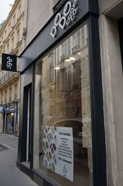 Store front at Dodo Cookie Co in Paris