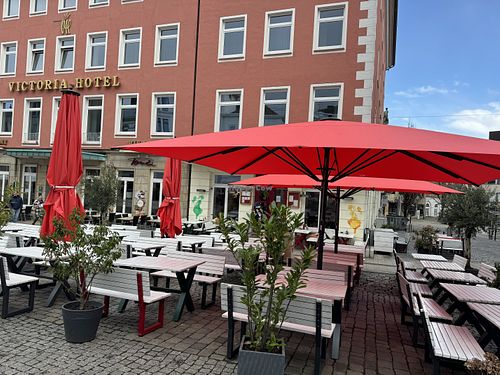 outdoor seating  at Poppins  in Minden