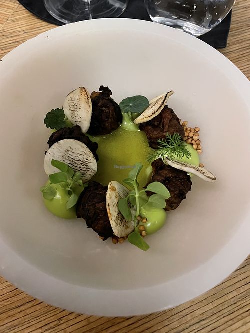 Sellerie Holzkohle Weizengras Wildkräuter  at Bonvivant Cocktail Bistro in Berlin