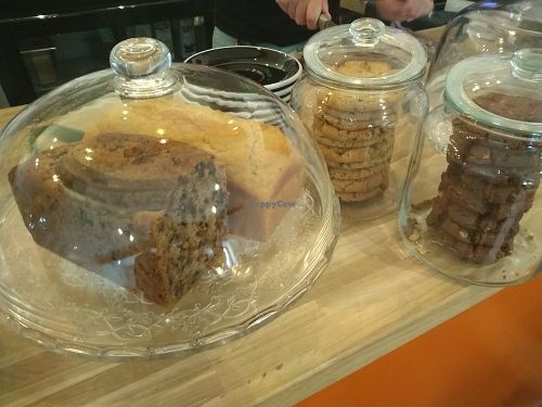 Banana bread, lemon&ginger cake, cookies (all vegan) at Virgule in Toulouse