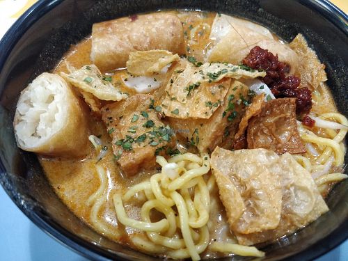 Laksa with additional spring roll at V4Vegetarian 無極齋 - Mummy Yummy in Central Singapore