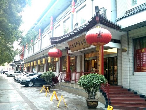 Front side of the building at TiānLóng Bǎo Yán in Xian