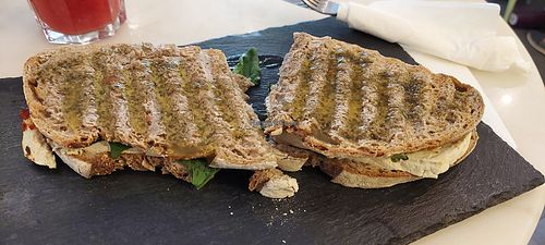 Brunch: Tofu toast with dried tomato and spinach at Mela Canela in Sintra