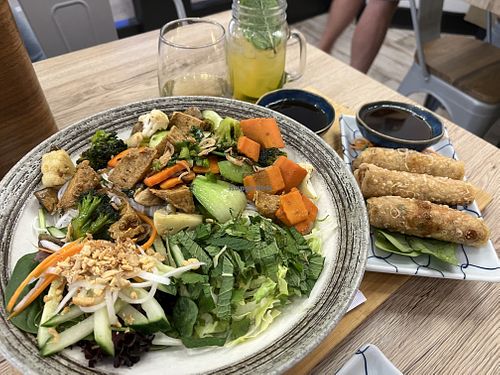 Vegan vermicelli bowl and vegan crispy spring roll with a glass of white wine and mojito   at Hello Me in Mooresville