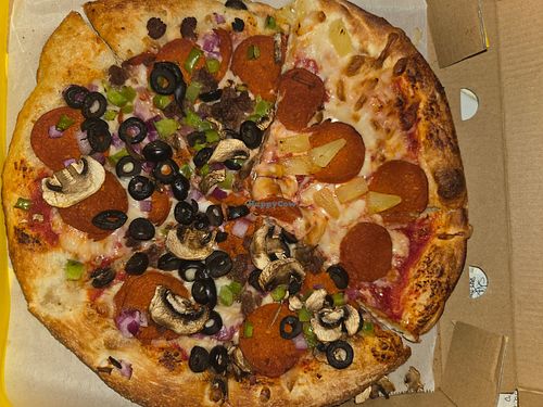 Deluxe and Hawaiian at The Winzza in Sylmar