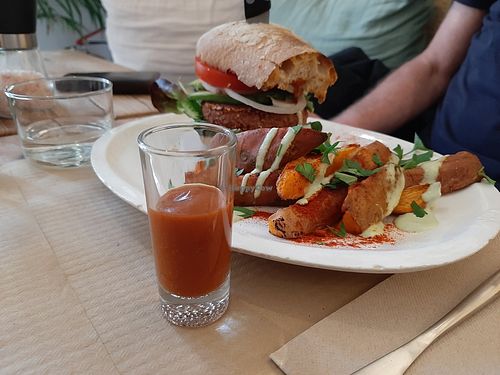 Der Beyond Burger mit Süsskartoffeln und selbstgemachten Ketchup at Temple in Mallorca