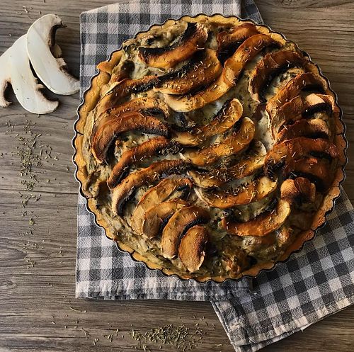 Tarte Salée- Champignon, Oignon, Herbe de Provence, Tofu fumé at Jûsu in Angers