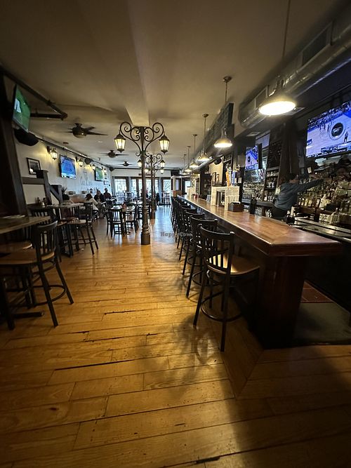 Bar  at Gas Lamp Grille in Newport