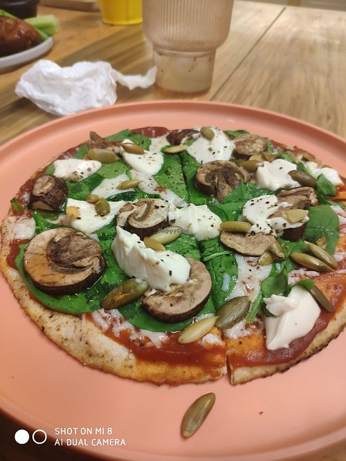 The pizza with vegan cheese, vegan cream cheese on top with moshrooms and spinach at Veggie 2 Go in Cancun