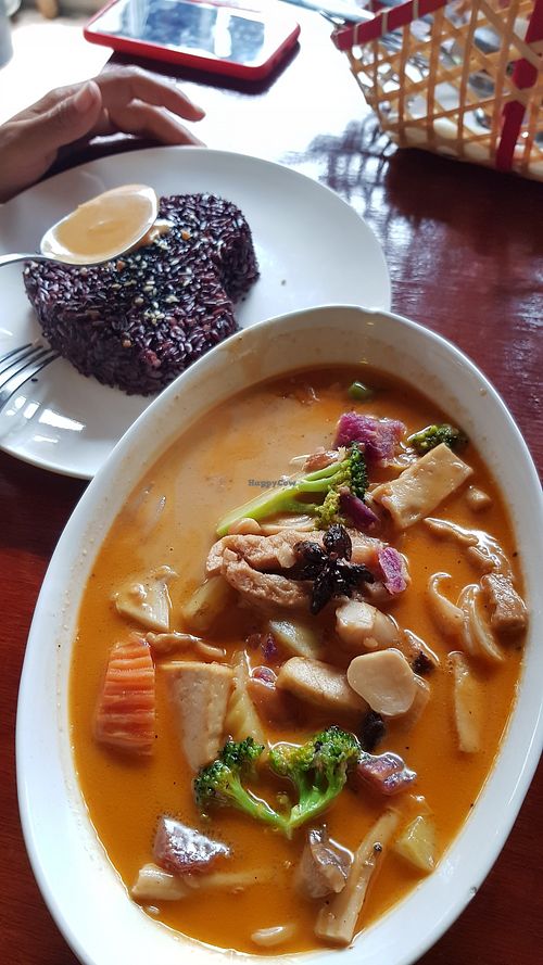 Delicious Massaman curry at Rakpak in Koh Samui