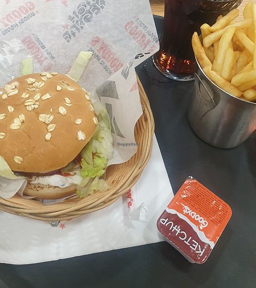 no meat burger at HER - Goody's Burger House - B9 in Crete